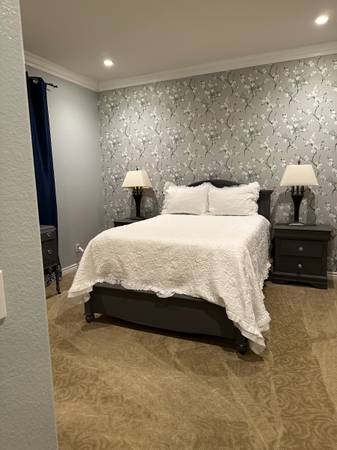 $1,000 / 1br - 144ft2 - Nice bedroom-in upscale neighborhood (Chula Vista)63998455976835121