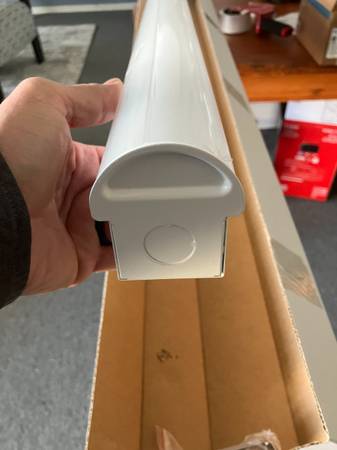 8' LED slim Strip Light 1