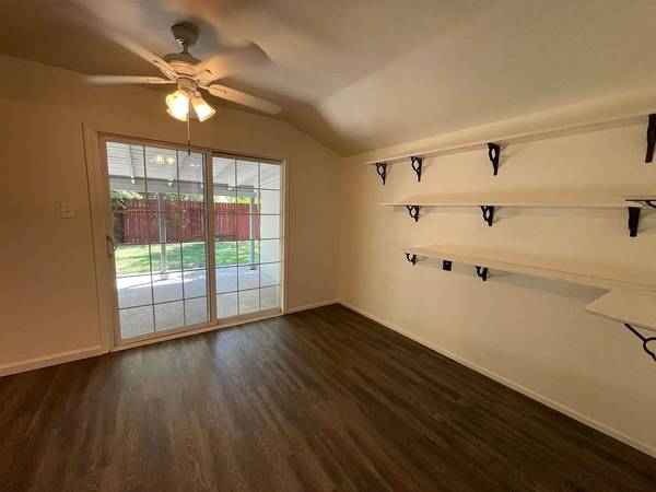 $850 / 3br - 1030ft2 - Modern Upgrades 3-Bedroom Home with Spacious Backyard (Sacramento)63790713891073122