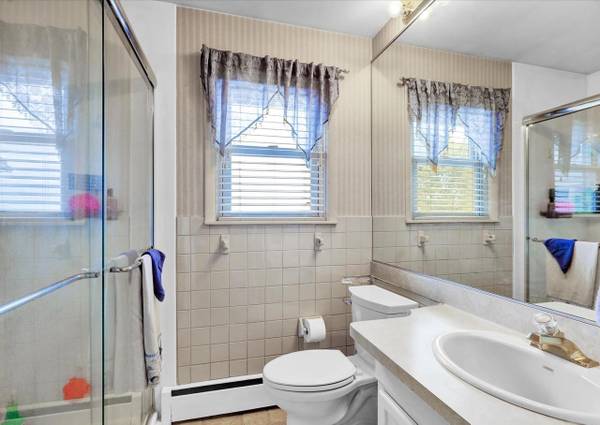 $1,250 / 3br - 1092ft2 - Well-Cared-For 3BR/2BA All-Brick Home with Sunroom & Scenic Views!64024499897474123