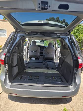 2016 TOYOTA SIENNA LE 8 pasajeros + kilometraje súper bajo - $25,500 (Santa Mónica)63470049202435120