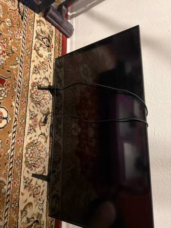 Sharp 32” roku tv 1