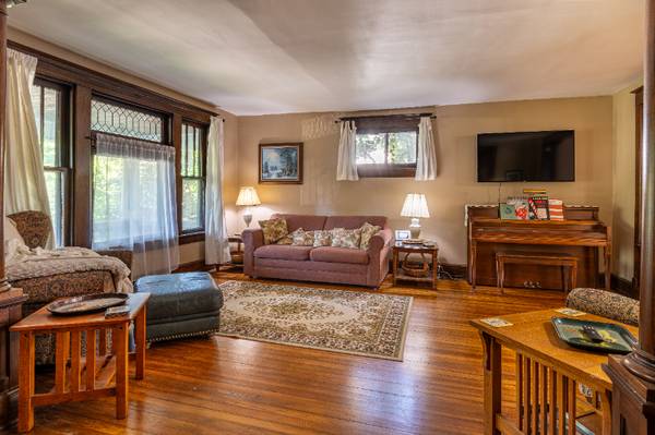 $1100.00 / 1br - 1000ft2 - Cozy 1-bed, 1-bath on Near Eastside63989232198659120