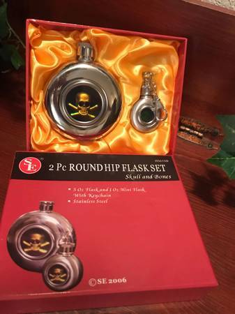 New Skull and Bones Flask Set 1