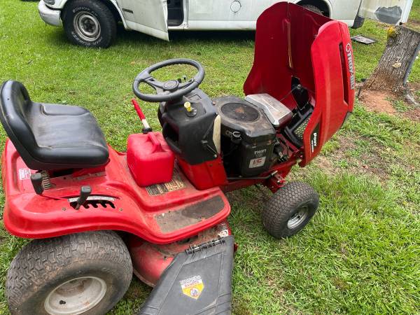 Pre owed Troy Bilt Tractor Lawn mower $450  Make Reasonable offer - $450 (Jonesboro)63470457966209121