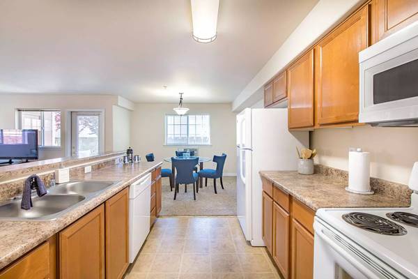 $1,950 / 3br - 1348ft2 - 3 bedroom 2 bath with Bay Windows! One Month Free Special! (Richland - Knight St Transit Center)63686616954241124