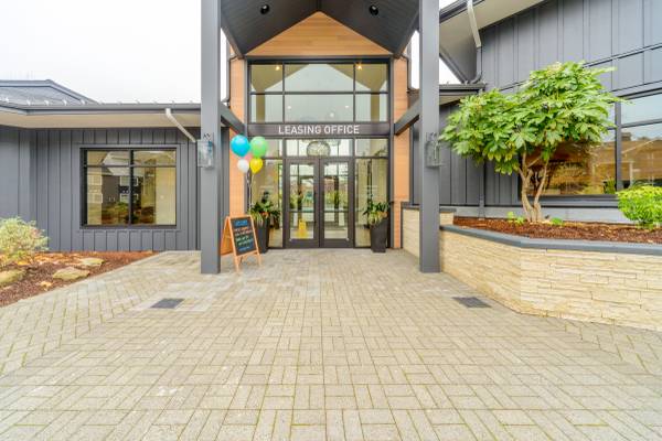 $1,925 / 2br - 921ft2 - Impressive Amenities. Convenient Location. Modern Interiors. ~ (Puyallup, Tacoma, Sumner, Fife, Edgewood, Milton)63688532200193121