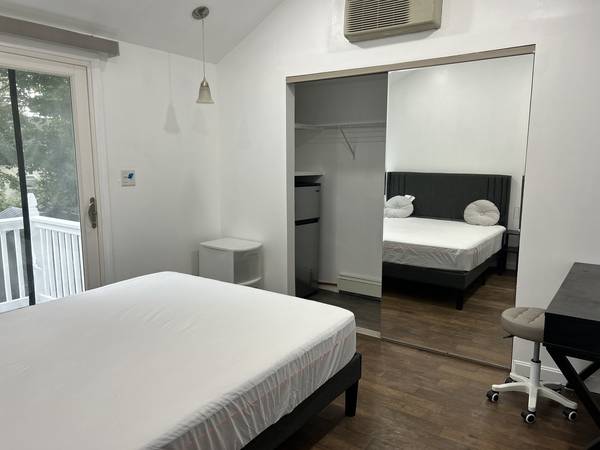 $1,550 Super convient prime  location in Burloing room for rent all included (Burlington)63931251109250121