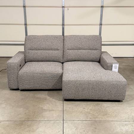New Electric Sectional Sofa / Couch with Double Chase (Can Deliver) 1