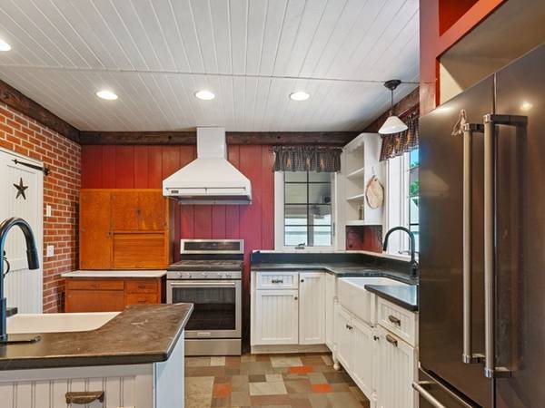 $1,195,000 / 4br - 3614ft2 - Fine Home, Apartment, Garage & 60"x40" 2 story Shop (Epping)63656178254211124