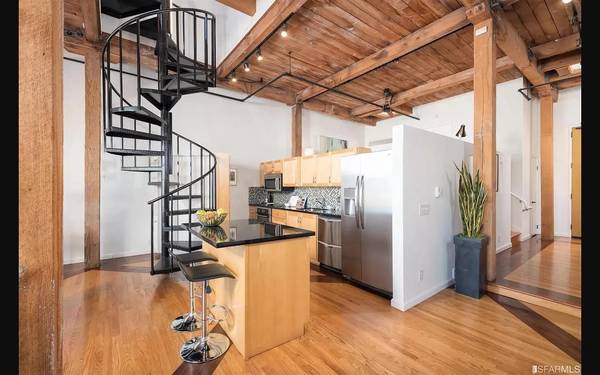 $1,520 / 2br - 1385ft2 - South Beach '3-Level' Penthouse Loft w/ Private Roof Deck & Bay Views (San Francisco)63806889444355121