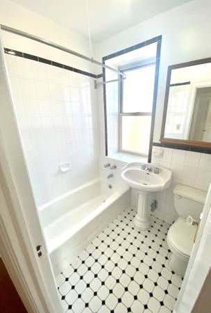 $2,300 / 2br - 1800ft2 - 2 Habitaciones a 1/2 cuadra del Metro-North ! (Woodlawn)63854193303169124