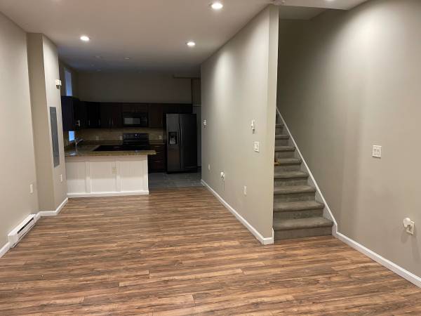 $2,200 / 4br - 4 bedroom apartment $2200. month (allentown)64010163367426123