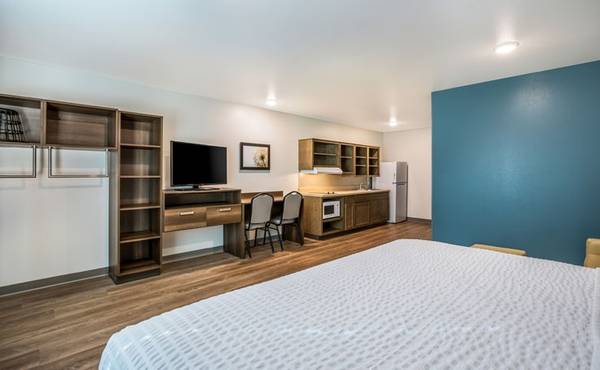 $1,428 / 1br - New Guest? Enjoy Huge Savings with Our 1st Month Special! (2225 Point Blvd, Elgin, IL)63959879561987123
