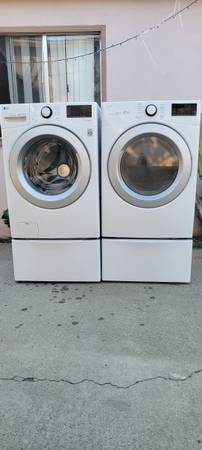 Front load LG WASHER&ELECTRIC DRYER 220V W/DRAWER PEDESTAL 1
