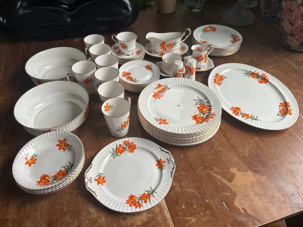 55 Piece Royal Windsor Bone China Prairie Lily Serving Set 1