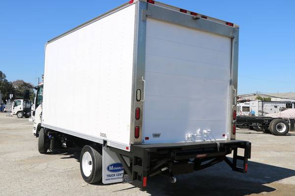 2011 Isuzu NRR 16ft - Photo 5