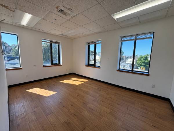 $1,600 / 380ft2 - Two Room OFFICE SPACE w/ All Utilities Included!! (Malden)63856445776259123