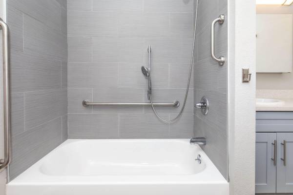$2,290 / 1br - 710ft2 - Gated Access, On-site Maintenance, Covered Parking (albany / el cerrito)63695784641409124