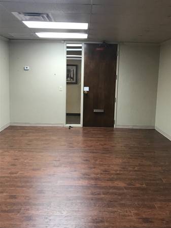 $1,100 / 1081ft2 - Great Office Space across from St. Francis Park (Broken Arrow)63982127854211122