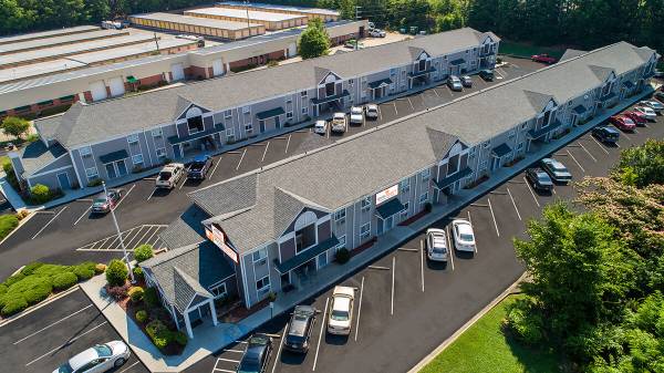 $277 Studio, Walk-In Shower, Close to Restaurants63993513285891124