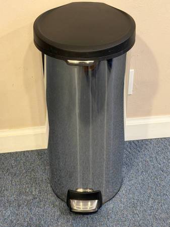 SIMPLEHUMAN ROUND STEP CAN 1