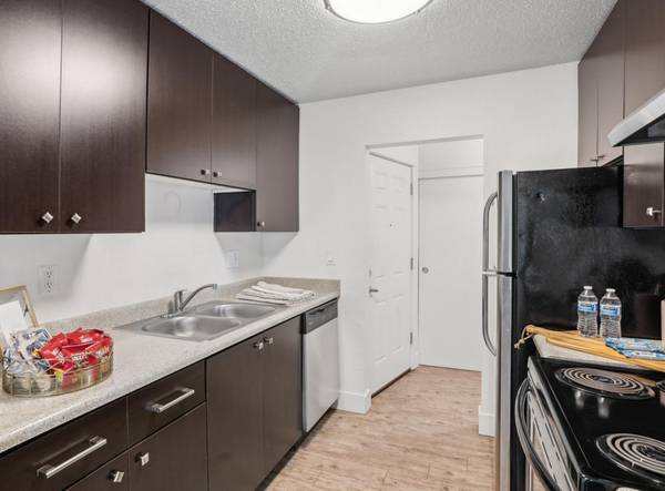$1,495 / 2br - 1 MONTH 50% OFF + Two Bed + Sparkling Pool & Stainless Appliances (Halsey & I-84)63914739751426123