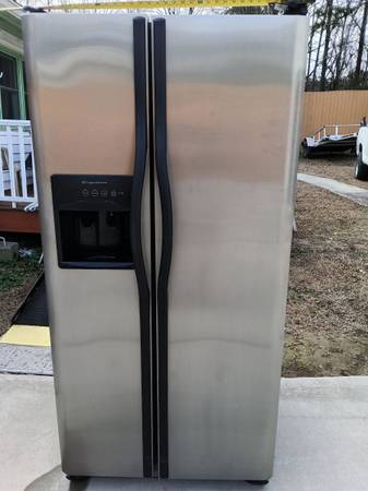 Narrow 33" Refrigerator 1