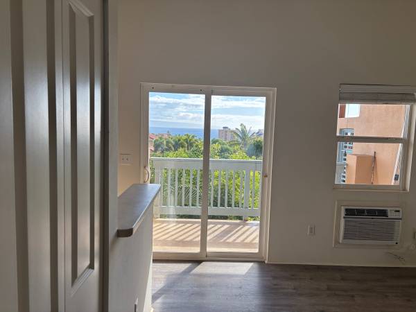 $3,150 / 2br - 960ft2 - Great Oceanview 2 bedroom 2 bath top floor condo $3150 per month (Lahaina)63939666469762124