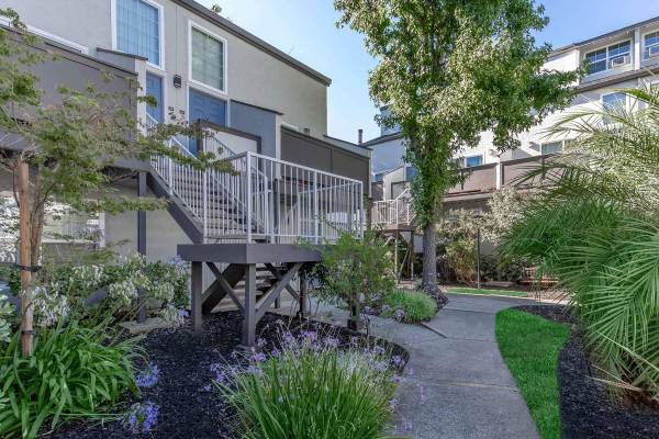 $2,195 / 1br - 662ft2 - High-speed Internet Access, Vaulted Ceilings, Loft (concord / pleasant hill / martinez)63657896065667121