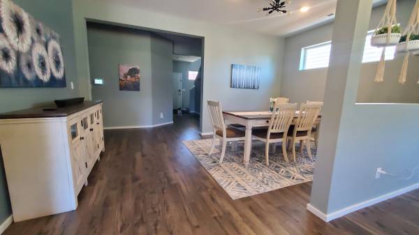 $950 / 5 habitaciones - 2535 pies² - Comparte una casa grande con 1 compañero de cuarto a tiempo parcial, habitación y baño privados (Springfield, Marcola Meadows)63373543947523124