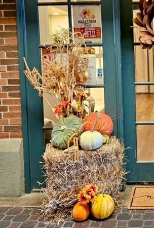Mini Hay Bales / Fall Halloween Decorations 1