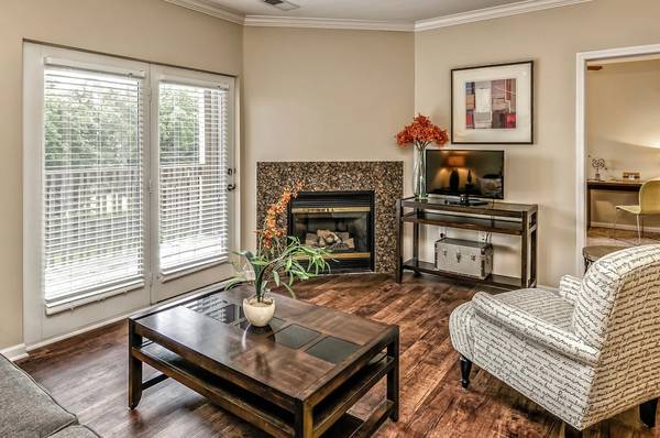 $1,375 / 1br - 894ft2 - Large One Bedroom Apartment Home at The Larimore! (OMAHA)64020842541313124