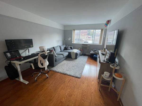 $1,620 / 1br - Spacious 1 bed! Dining room! Great Price! (Lakeview)63781327284099121