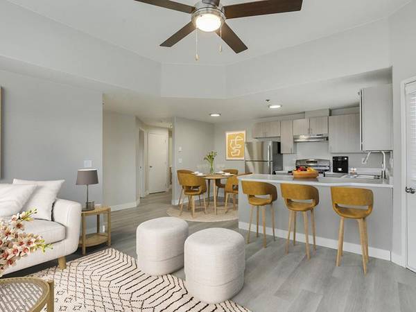 $1,445 / 1br - 725ft2 - Gas fireplace and Extended Closets, Garage Parking (1319 SE Ellsworth Rd, Vancouver, WA, 98664)63841709230339120