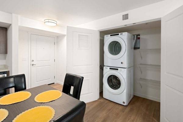 $1,195 / 2br - 781ft2 - Library, Pet Friendly, LVP and Carpeted Flooring63831465526145124