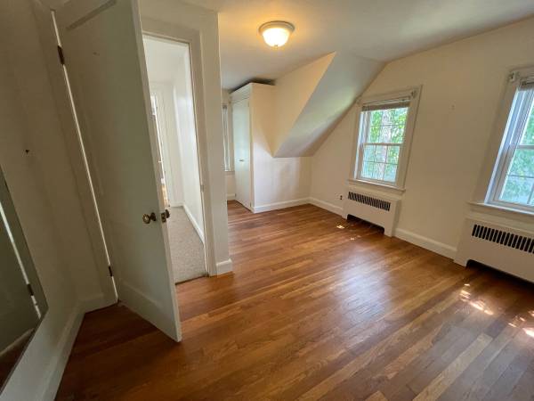$1,000 / 4br - Private Bedroom in Single Family Home~Flexible lease terms~Free laundr (Waltham)63612006179587121