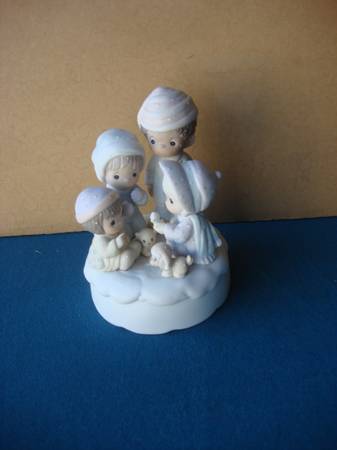 PEACE ON EARTH MUSIC BOX 1