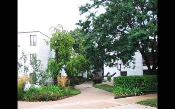 $1,200 / 2br - 1450ft2 - Creating a warm and welcoming atmosphere (Arlington Heights)63918413222275123