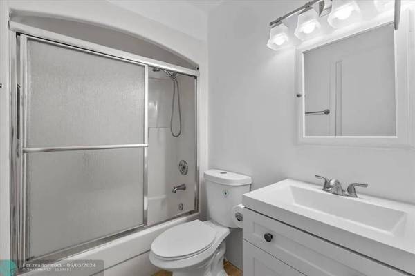 $900 / 1br - 650ft2 - vista royale newly renovated condo for rent (Vero Beach)63799881056513122