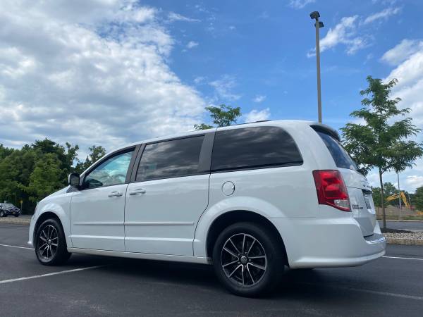 Dodge Grand Caravan RT - $7,000 (Nisky)63477845498499124