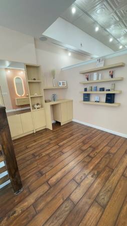 $1,250 Esthetic room for rent Store Front (Greenpoint)63880472130689124