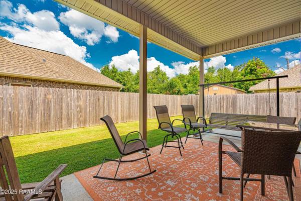 $300,000 / 4br - 2217ft2 - ¡Vida de Lujo te Espera en The Estates at Moss Bluff! (Lafayette)63857515790593121