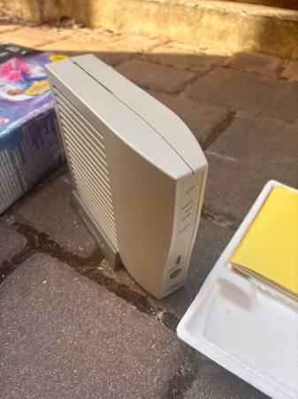 Motorola Surfboard  SB4100  Cable Modem 1