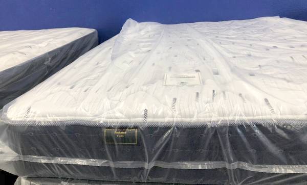 "Hybrid Cal King Queen Mattress Brand new" 1