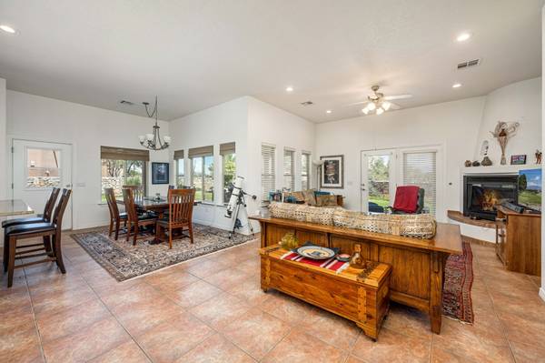 $449,500 / 3br - 2090ft2 - 3 Dormitorios 3 Baños + Oficina Patio Orientado al Este!! Llame a Ron Bruder!! (Las Cruces NM)63687913010433121