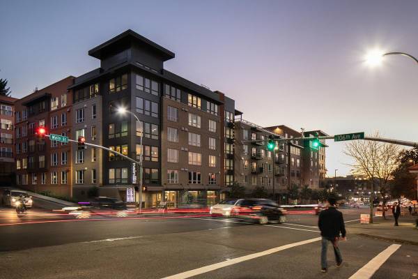 $2,957 / 1br - 853ft2 - Rooftop Views, EV Charging, Pet-Friendly, Find Your Apartment Today!63884892529155120