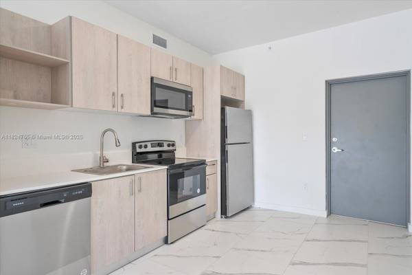 $2,830 / 2br - 867ft2 - Modern 2bd in Bamboo Residences, Miami (Miami)64049278898561123