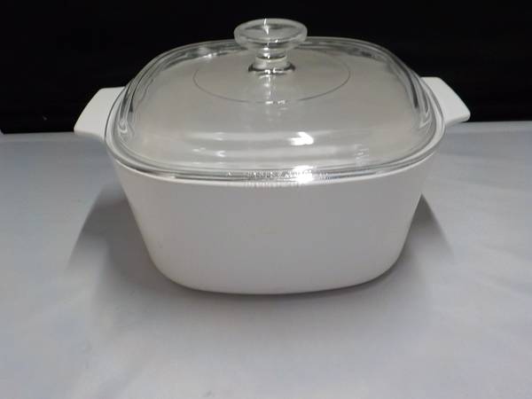 CORNING WARE ALL WHITE 3 LITER DUTCH OVEN/CASSEROLE WITH PYREX LID 1