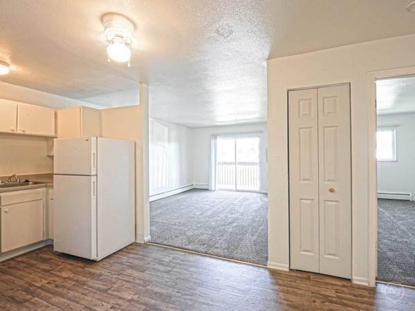 $1.199 / 2br - 865ft2 - Conexiones para lavadora y secadora en 3 habitaciones, área de picnic, parque infantil (Sureste de Colorado Springs)63658162037635120